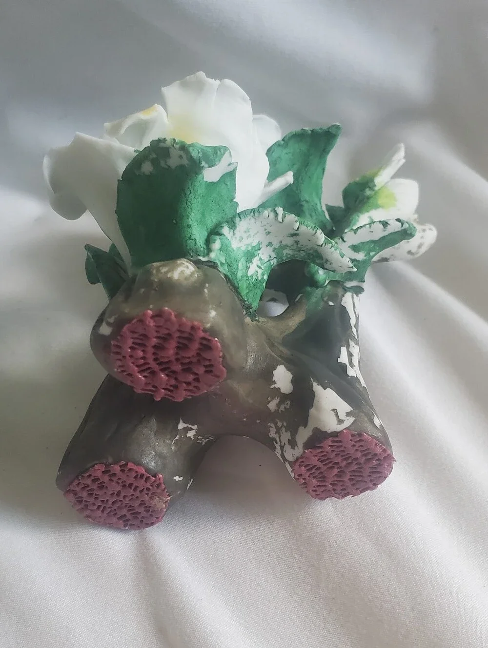 Capodimonte Style Vtg White Porcelain Ceramic Floral Accent Pair Green Leaves